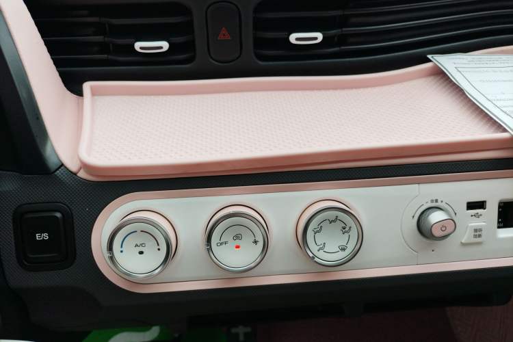 Used Wuling Hongguang MINIEV 2022 Macaron Premium Model – Lithium Iron Phosphate Audio And AC Panel