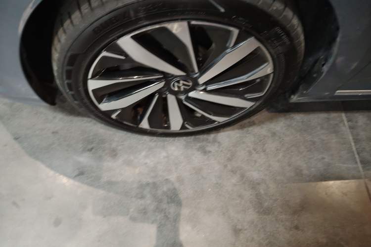 Used Volkswagen Passat 2022 330TSI Elite Edition Left Front Wheel Hub