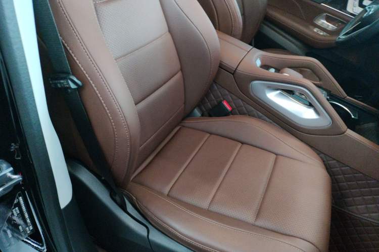 Used Mercedes-Benz GLE 2024 Refreshed GLE 350 4MATIC Stylish Edition Right Front Seat