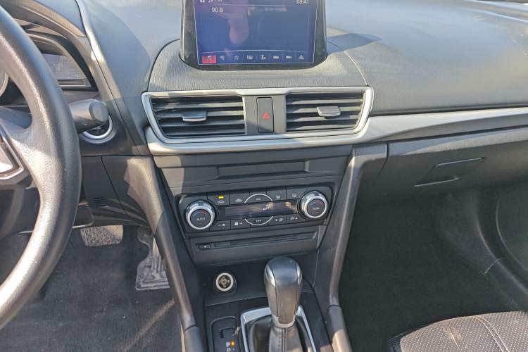 Used Mazda Mazda 3 Axela 2017 Sedan 1.5L Automatic Luxury Model Emission Standard China V
