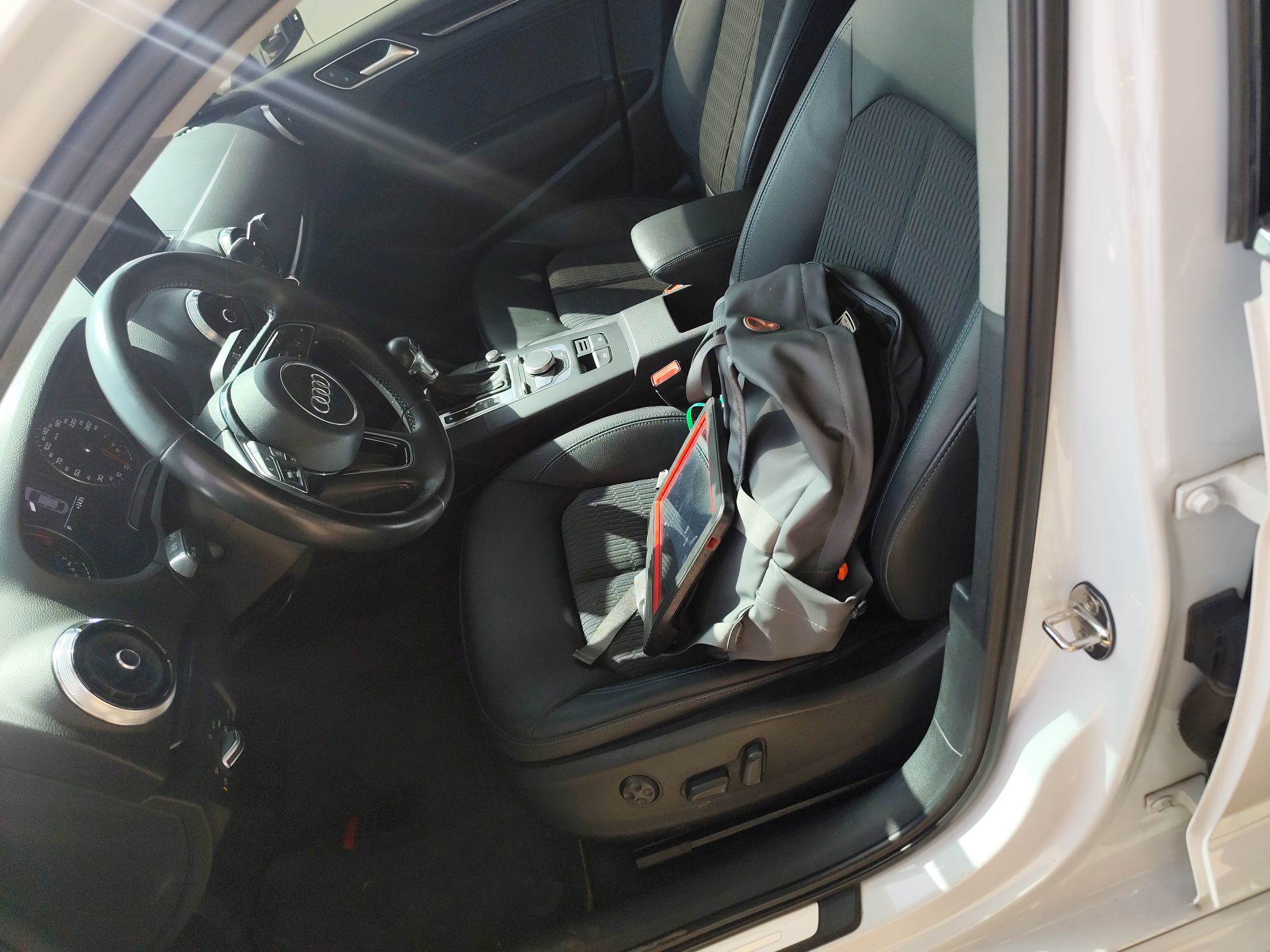 Переднее сиденье в автомобиле