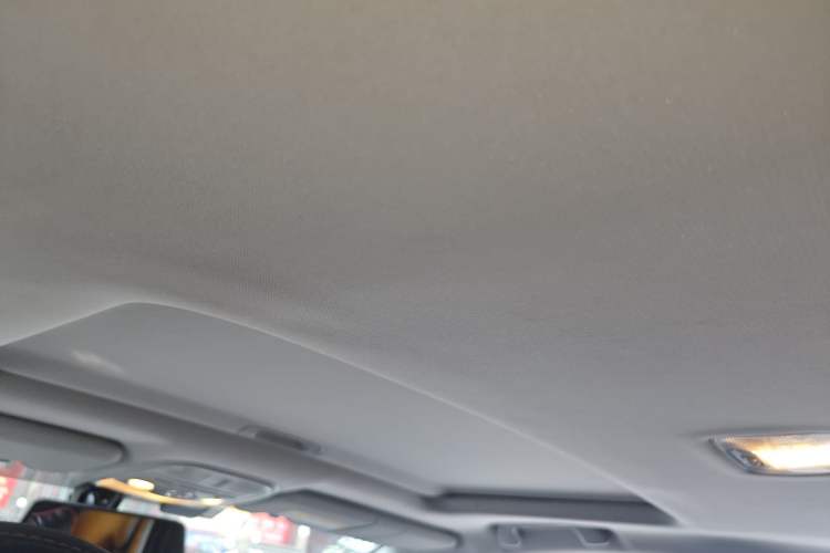 Used Haval M6 2018 Revised Version 1.5T DCT Two-Wheel Drive Elite Edition Headliner