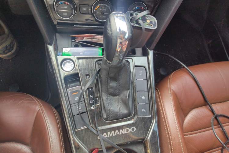 Used Volkswagen Lamando 2015 280TSI DSG Luxury Edition Gear Lever