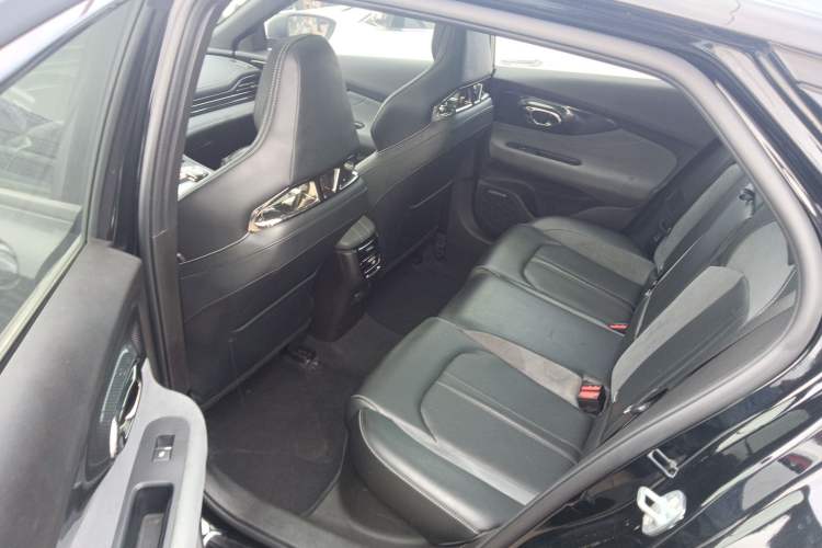 Used GAC Trumpchi EMPOW 2023 400T Automatic R MAX Left Rear Seat