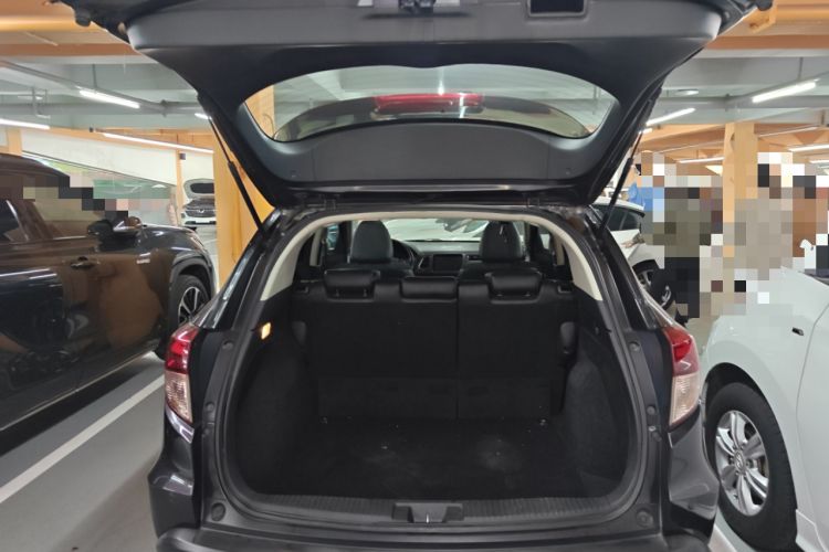 Used Honda Vezel 2015 1.8L CVT 2WD Luxury Model Trunk