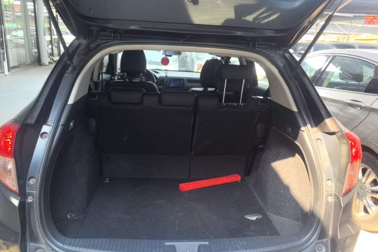 Used Honda Vezel 2017 1.5L CVT 2WD Comfort Model Trunk