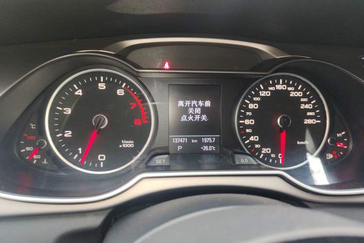 Used Audi A4L 2013 50 TFSI quattro flagship model
