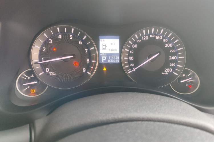 Used Infiniti M Series 2011 M37 model