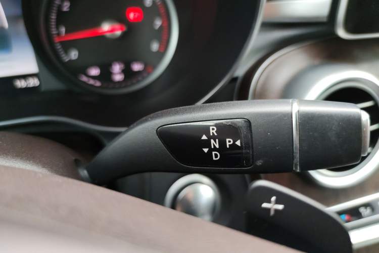 Used Mercedes-Benz GLC 2019 GLC 300 L 4MATIC Dynamic Model Gear Lever