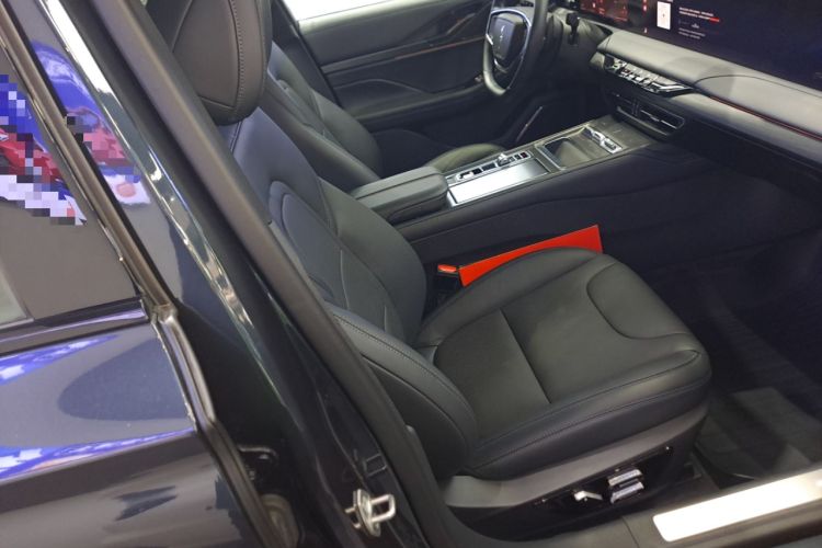 Used Lincoln Z 2022 iKoo Centennial Limited Edition Right Front Seat