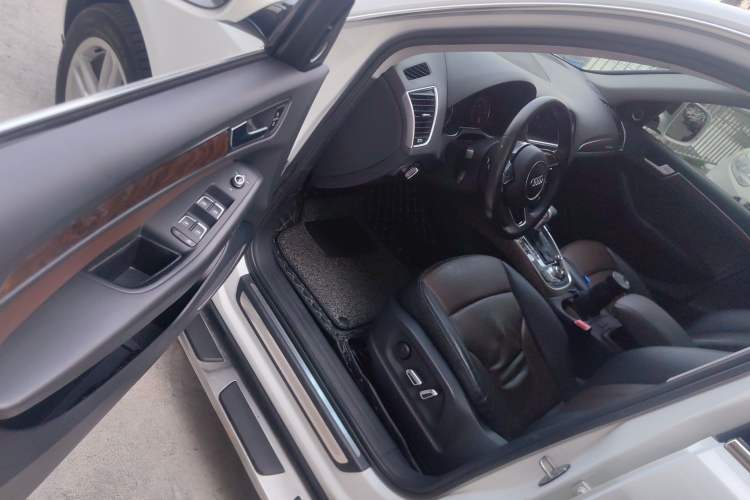 Used Audi Q5 2016 40 TFSI Comfort Model Driver Seat