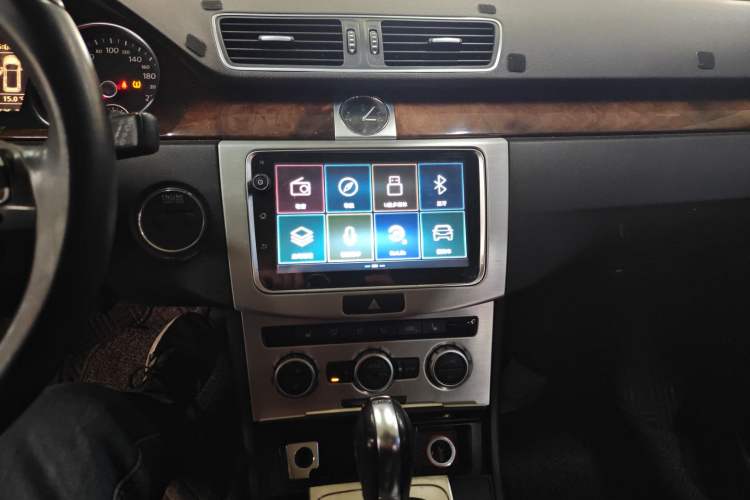 Used Volkswagen Magotan 2012 Travel Edition 2.0 TSI Comfort Version Audio And AC Panel