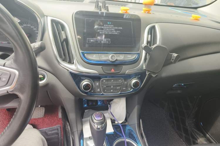 Used Chevrolet Equinox 2017 550T Automatic All-Wheel-Drive Top-Tier Version Audio And AC Panel