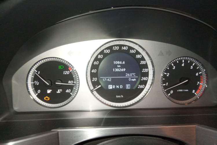 Used Mercedes-Benz GLK-Class 2011 GLK 300 4MATIC Dynamic Model Odometer Close Up