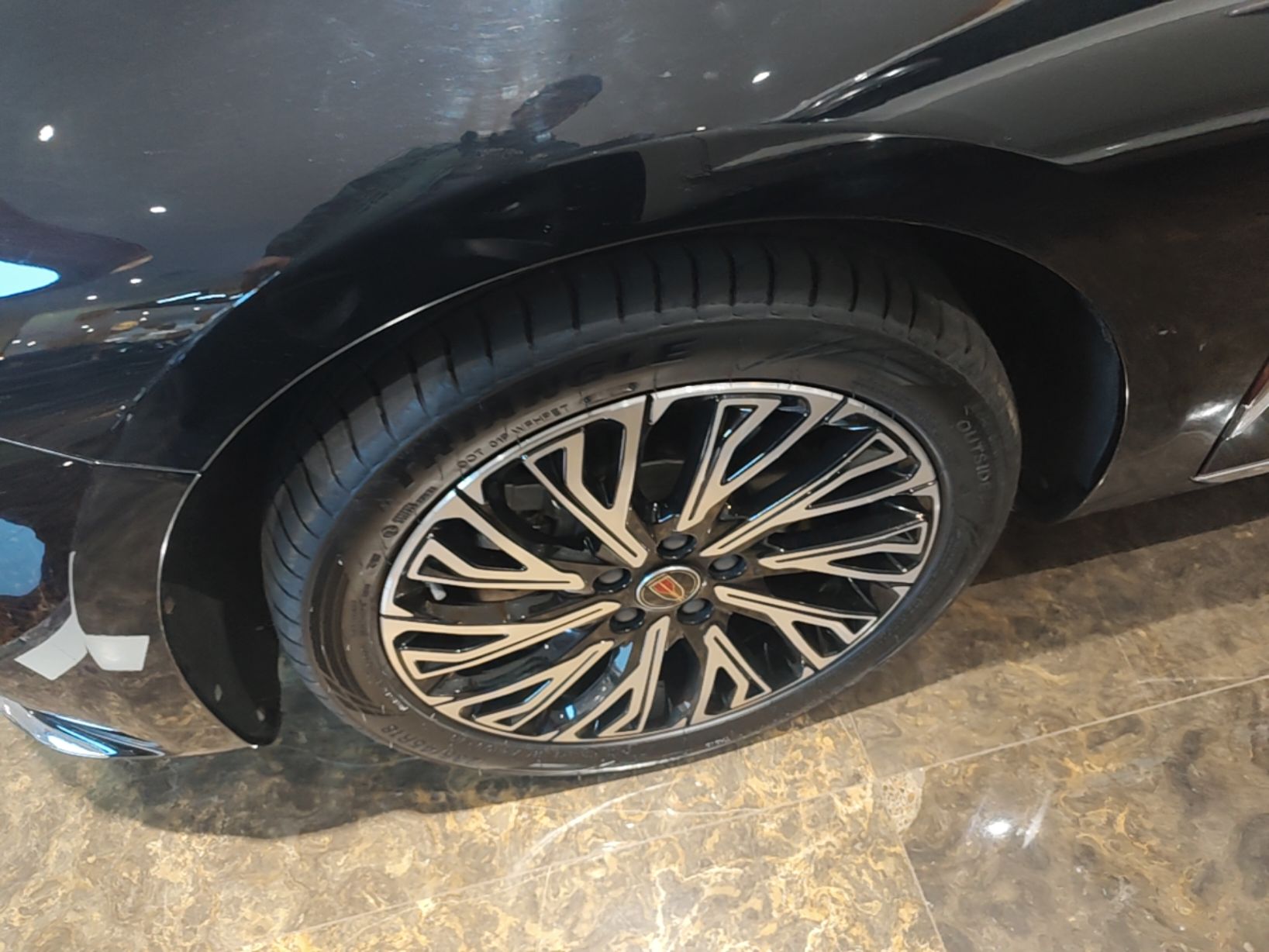 Hongqi H5 2024 2.0T Automatic Smart Connect Flagship Edition - Chinese Trim Xiang — снимка 10