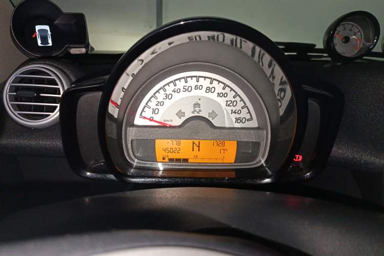 Used smart fortwo 2013 1.0T Hardtop Passion Edition Instrument Cluster