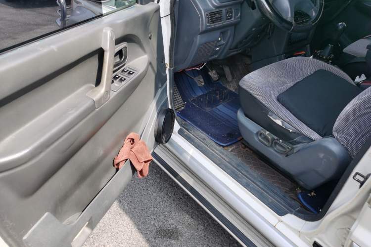 Used Leopaard 6481 2009 2.2L Manual 4x4
