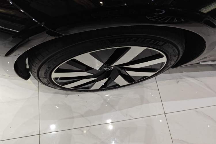 Used Volvo S90 New Energy 2024 Plug-in Hybrid Four-Wheel Drive Long-Range Luxury Smart Edition Left Front Wheel Hub