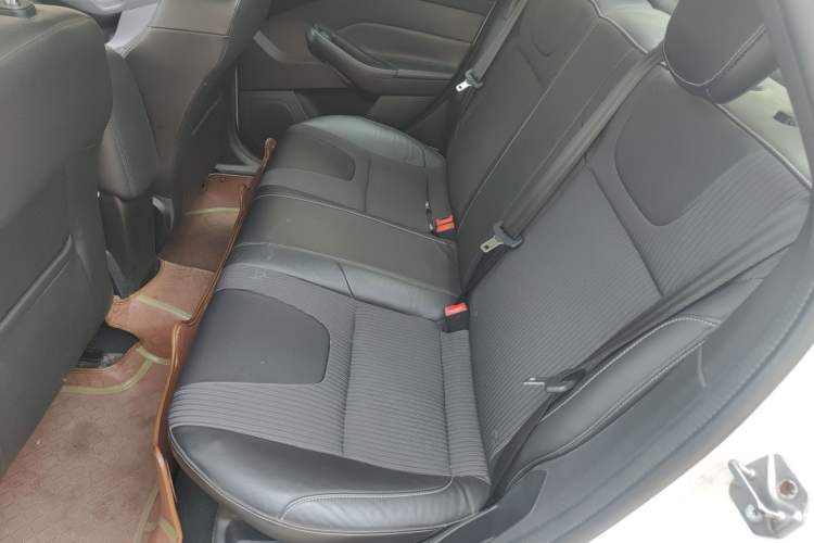 Used Ford Focus 2012 Sedan 1.6L Automatic Fashion Edition