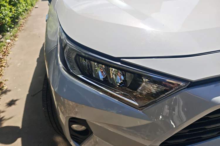 Used Toyota RAV4 2020 2.0L CVT Two-Wheel Drive Fashion Edition Right Front Headlight