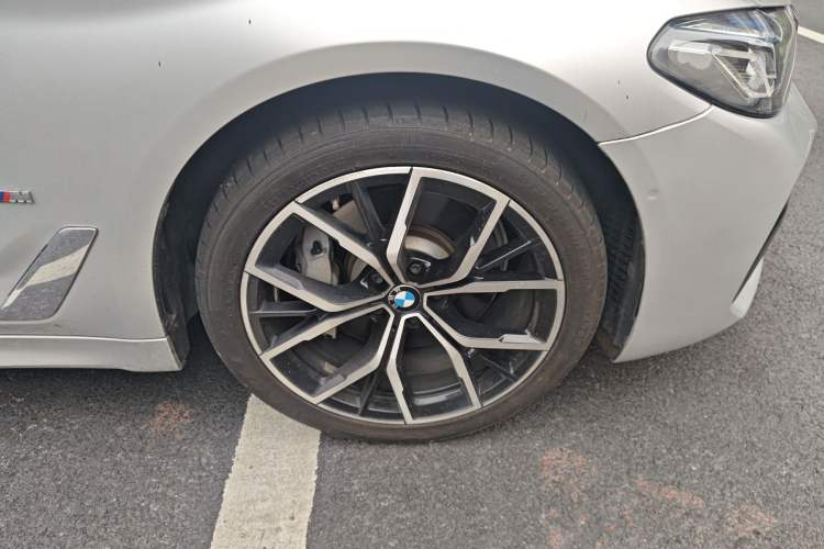 Used BMW 5 Series 2021 530Li Executive M Sport Package Right Front Wheel Hub