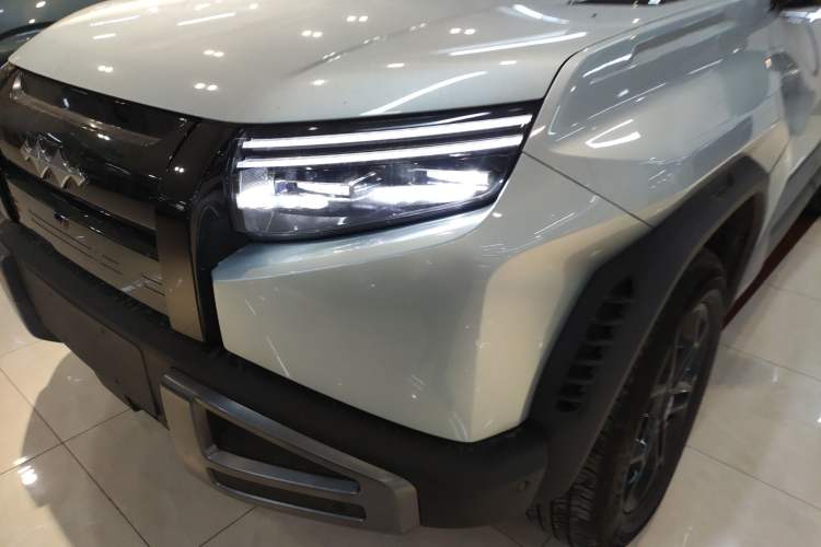 Used Formula Leopard Titanium 3 2025 501 km Range Rear-Wheel Drive Intelligent Driving Max Edition