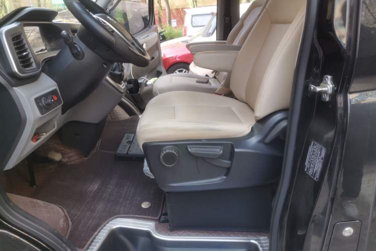 Used SAIC MAXUS Xintu V80 