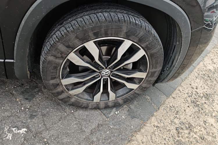 Used Volkswagen Tayron 2020 380TSI All-Wheel Drive R-Line Connected Version Right Front Wheel Hub