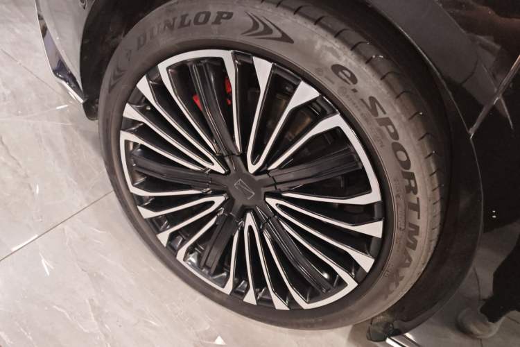 Used Avatr 12 2025 Year Updated Max All-Electric Version Right Rear Wheel Hub