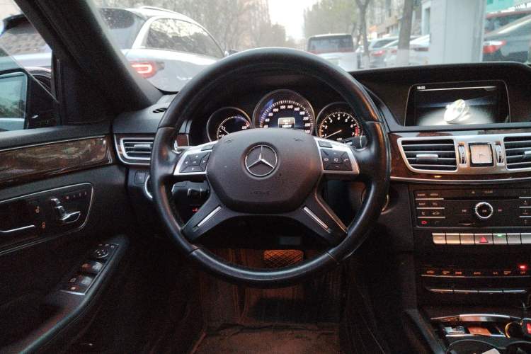 Used Mercedes-Benz E-Class 2015 Facelift E 260 L Luxury Edition