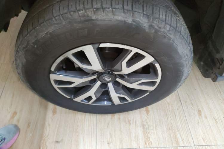 Used Tank 300 2023 City Edition 2.0T—Stylish as Ever Left Front Wheel Hub