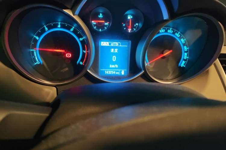 Used Chevrolet Cruze 2015 1.5L Classic SL MT Odometer Close Up