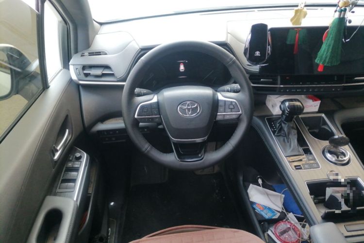 Used Toyota SIENNA 2023 2.5L Hybrid Deluxe Edition Steering Wheel