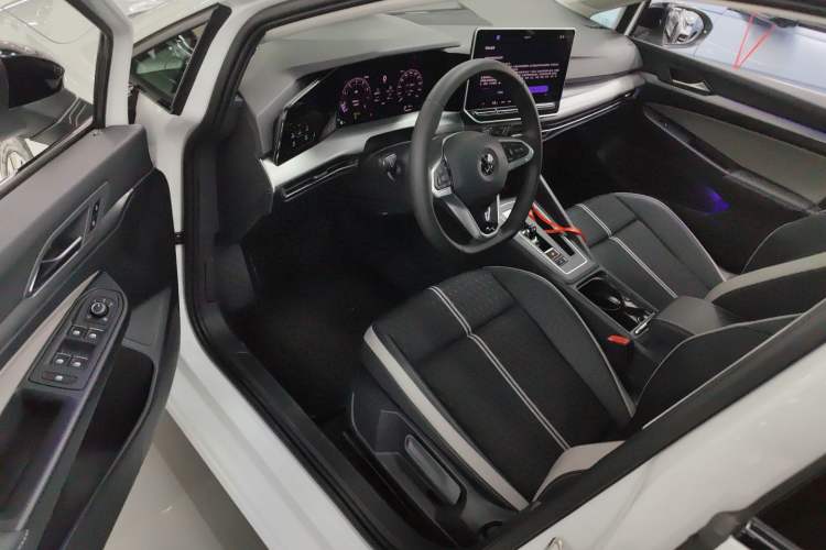 Used Volkswagen Golf 2025 Facelifted 300TSI Pro