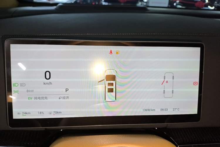 Used VOYAH Dream 2025 PHEV Four-Wheel Drive Prestige Kunpeng Edition
