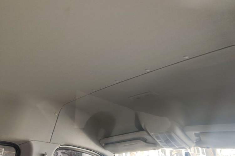 Used SAIC MAXUS Xintu V80 2018 2.5T AMT Elite Edition Short Wheelbase Mid-Roof Design 5-6 Seater Headliner