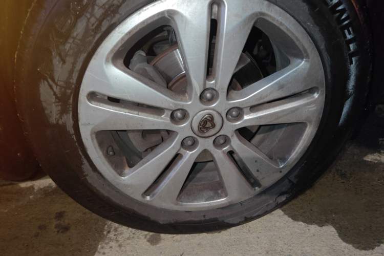 Used CHANGAN OSHAN CX70 2016 1.6L Manual Luxury Model Right Front Wheel Hub