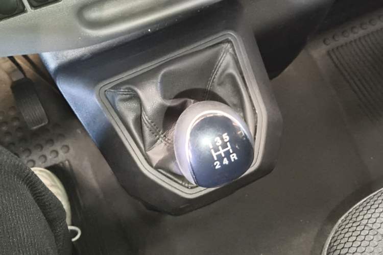 Used JMC Transit 2019 2.8T Commercial Version Short Wheelbase Mid-Roof 6-Seater China VI JX493
