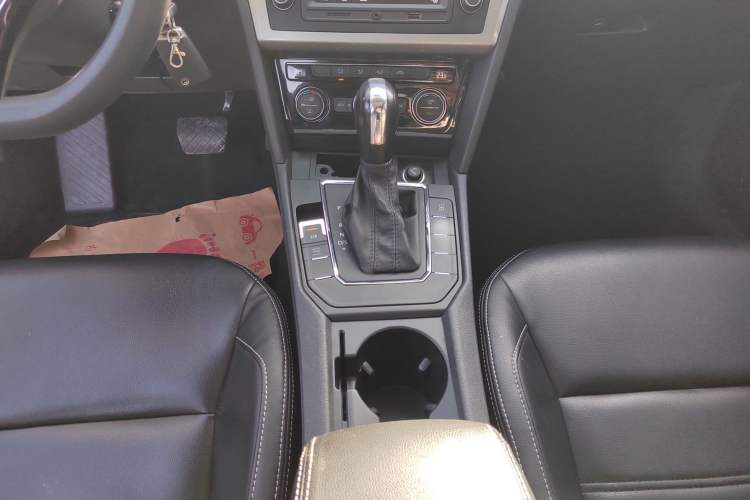 Used Volkswagen Lamando 2018 230TSI DSG Fashion Edition Gear Lever