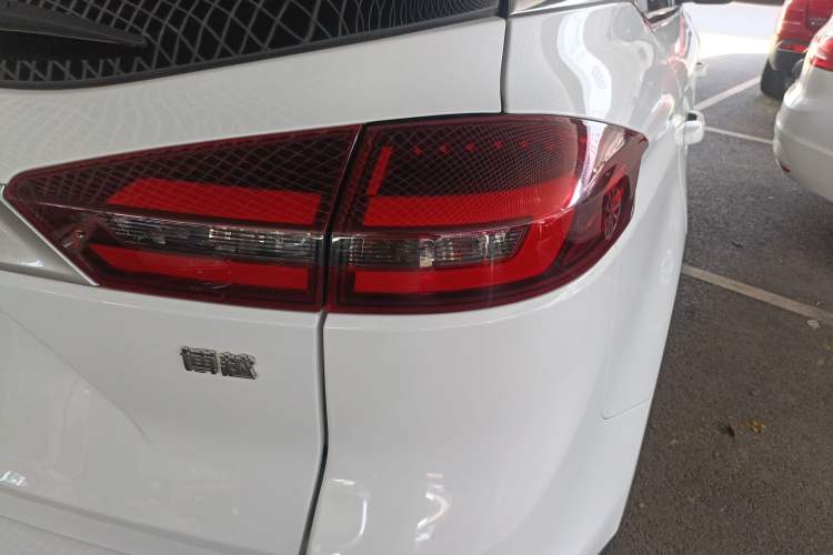 Used Geely Auto Emgrand X7 Sport 2021 Million Edition 1.8TD DCT Two-Wheel Drive Luxury Model
