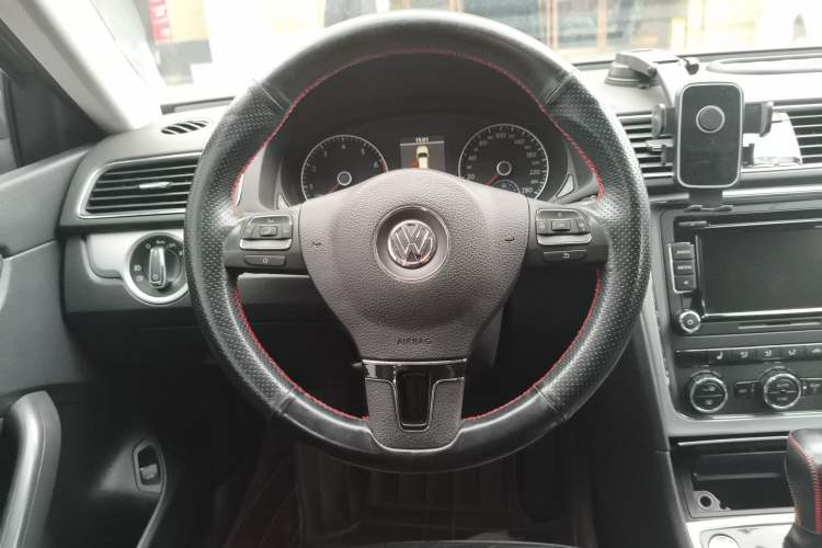 Used Volkswagen Passat 2014 1.8TSI DSG Prestige Edition Steering Wheel