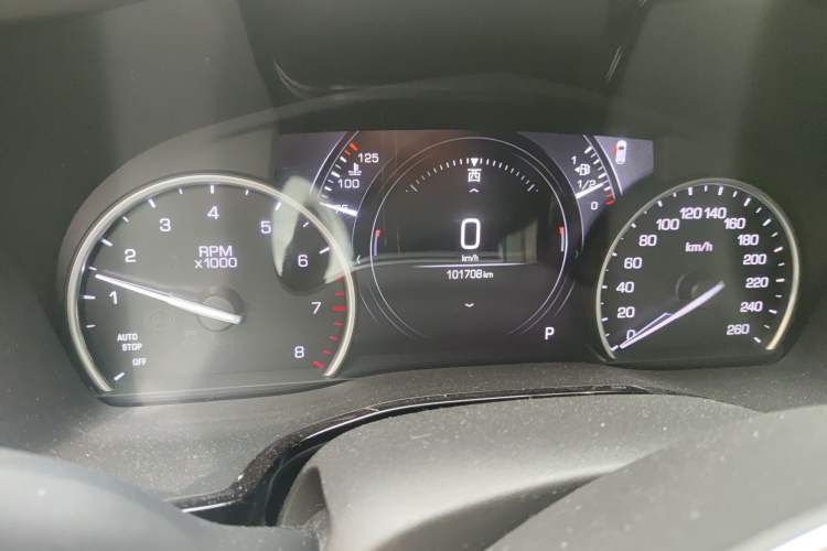 Used Cadillac XT5 2018 25T Luxury Model Odometer Close Up