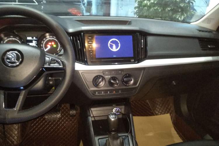 Used Skoda Kamiq 2021 1.5L Automatic Standard Edition Audio And AC Panel