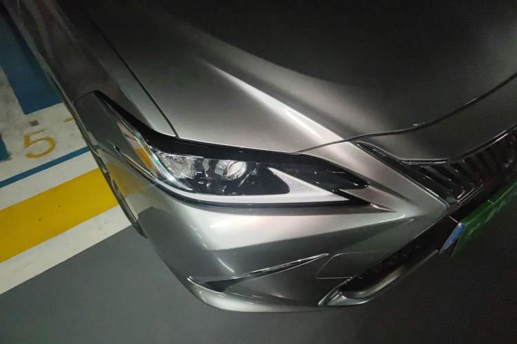 Used Lexus ES 2020 300h Premier Edition Right Front Headlight