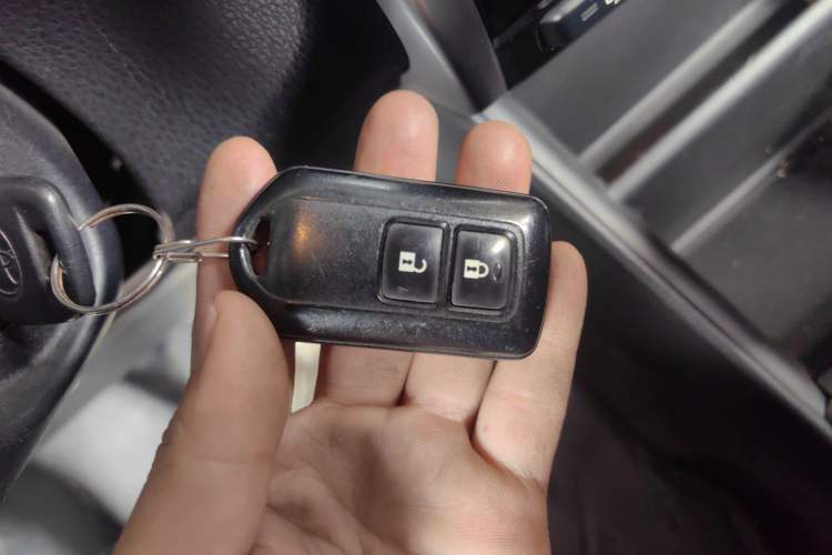 Used Toyota YARiS L Zhi Xuan 2017 1.5E CVT Enhanced Performance Edition Vehicle Key