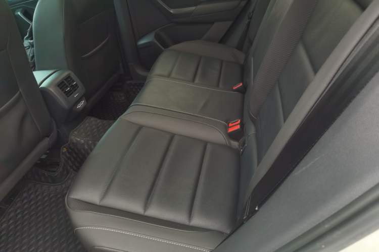 Used Volkswagen T-ROC 2022 280TSI DSG Two-Wheel Drive Elite PLUS Left Rear Seat