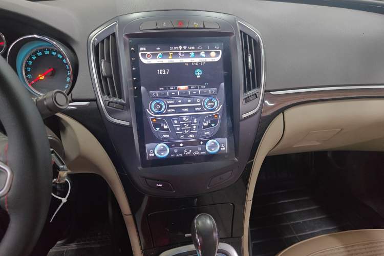 Used Buick Regal 2015 2.0L Leading Fashion Edition Audio And AC Panel