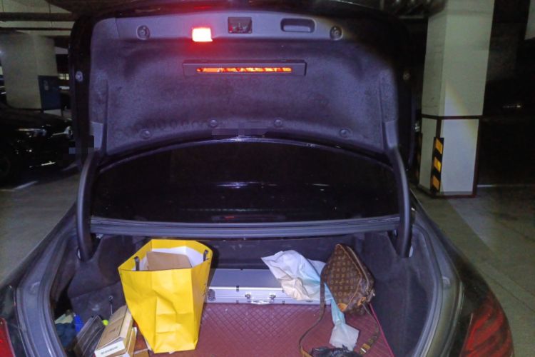 Used Mercedes-Benz E-Class 2017 E 300 L Sporty and Stylish Model Trunk