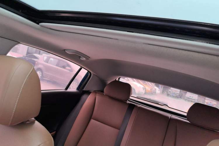 Used Kia KX Cross 2017 1.4L AT GLS Headliner