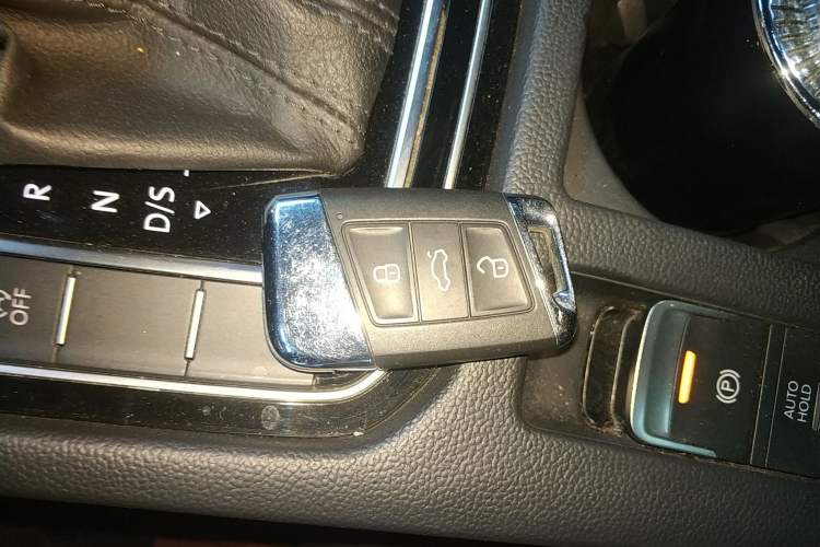 Used Volkswagen Magotan 2023 2 Million Units Limited Edition 330TSI DSG Leading Version
